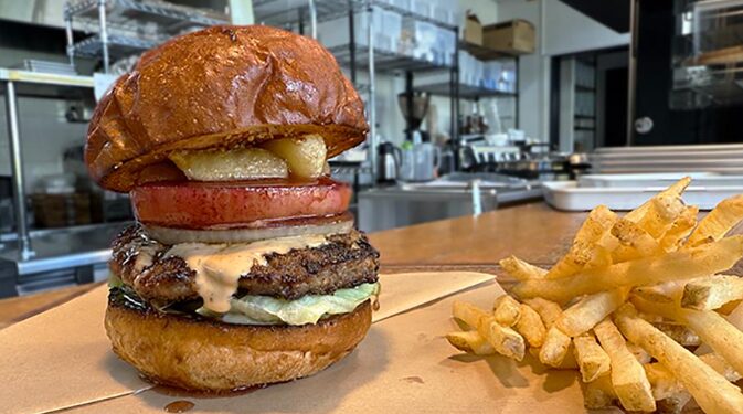 yakebitaiyama-restaurant-YAKEBI FIRE HEAD BURGER